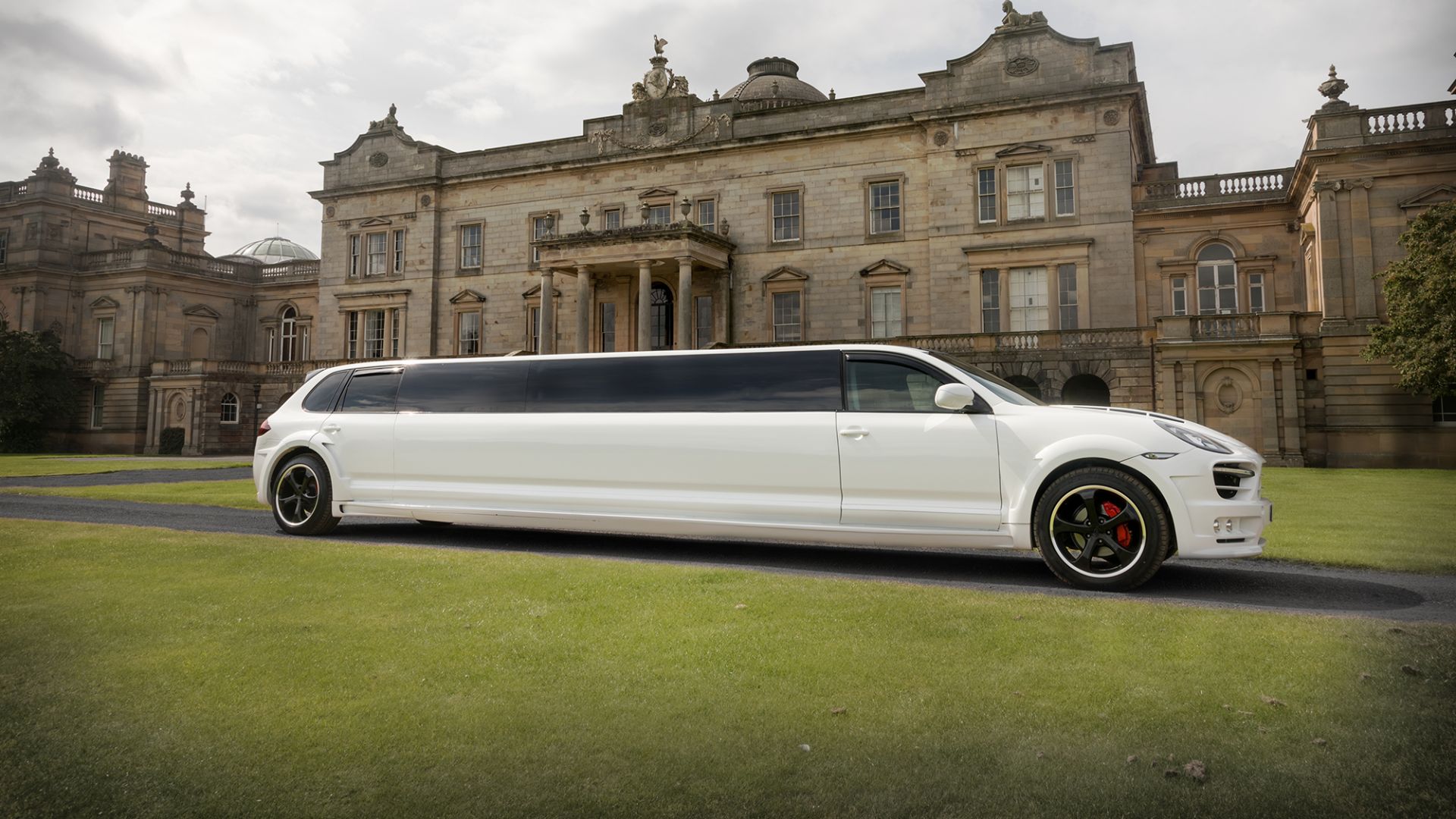 Porsche Cayenne Limo - View 3