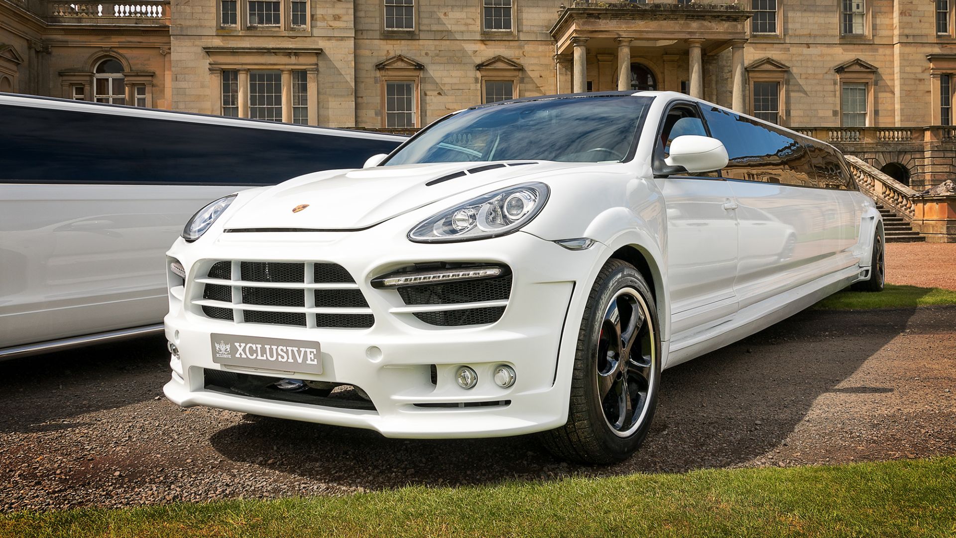 Porsche Cayenne Limo - View 4